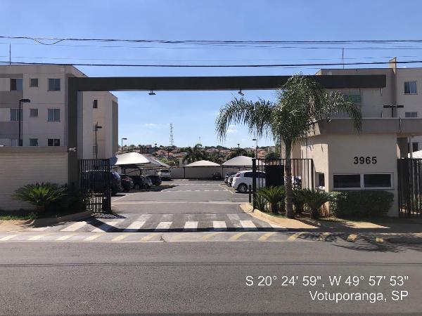 Foto de Apartamento em leilão no bairro Jardim Botura em Votuporanga - SP