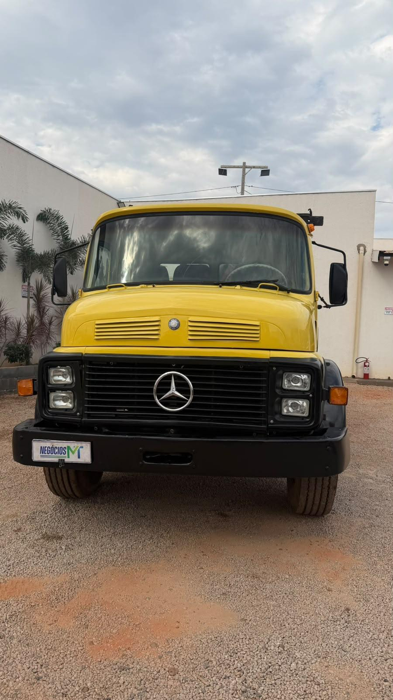 Foto de Mercedes-Benz 1113 Munck tipo Garrafinha