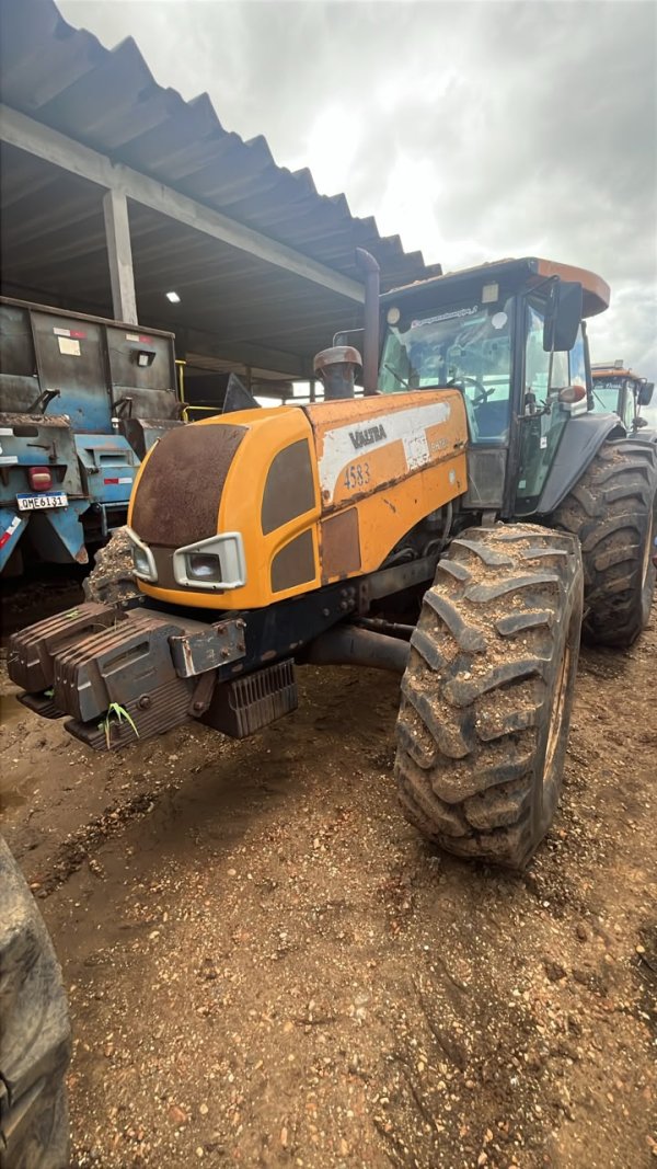 Foto de TRATOR VALTRA BH 180S 4X4, ANO 2016, COR AMARELA, Nº 4583. (APROX. 15.771 HORAS TRABALHADAS)
