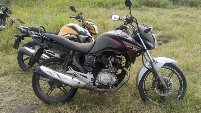 Foto de Honda/Cg 150 Titan Esd | KQB2J82/RJ | 2013/2014 | Chassi: 9C2KC1650ER502820 | Renavam: 1010543030 | Motor: KC16E5E502820 | Preta | Alco/Gasol | Veículo conservado