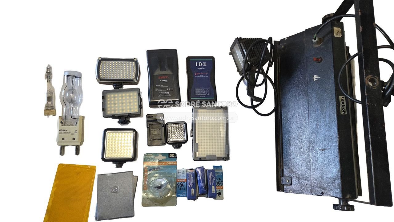 Foto de sucata 6 luminárias pendentes e 5 lâmpadas e32,lâmpadas diversas, refletor e luminárias de led