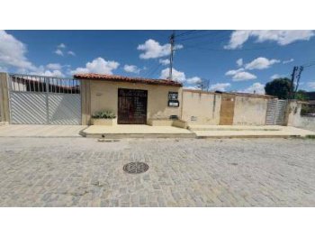Foto de Casa em leilão no bairro Parque Ipê em Feira De Santana - BA