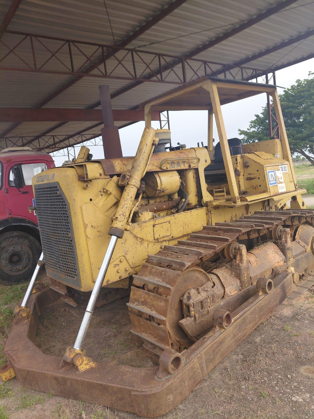 Foto de TRATOR D6 DE ESTEIRA CATEPILAR FUNCIONANDO