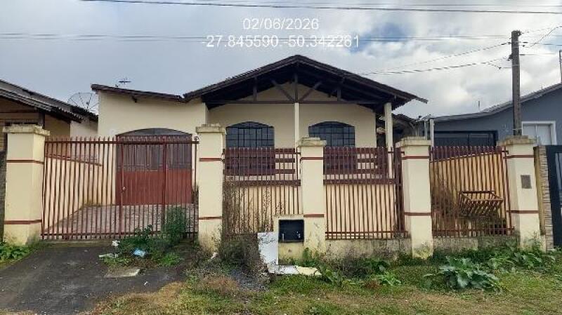 Foto de Casa em leilão no bairro Araucária em Lages - SC