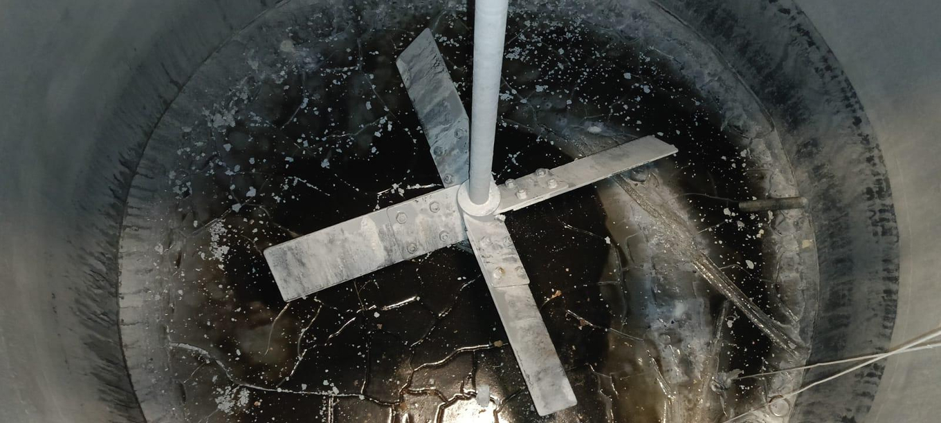 Foto de TANQUE EM AÇO INOX COM MISTURADOR, CAPACIDADE 4.700 LITROS COM GUARDA CORPO