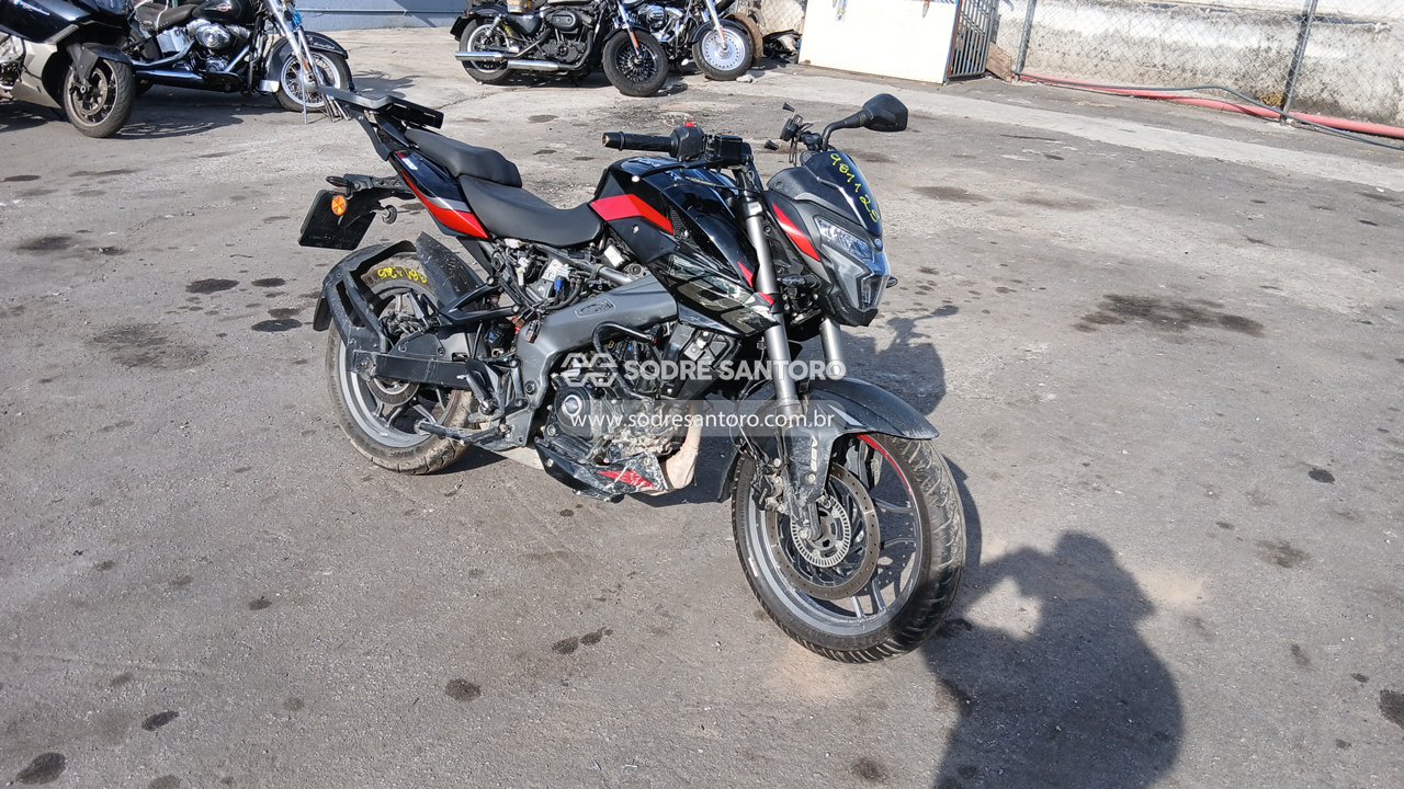 Foto de bajaj - dominar ns 200