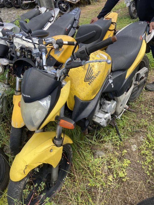 Foto de HONDA/CB 300R, ANO/MOD 2012/2012, COR AMARELA, COMBUSTIVEL GASOLINA, PLACA OHB6925 - AL, RENAVAM 469124857, ID CHASSI 9C2NC4310CR033598, ID