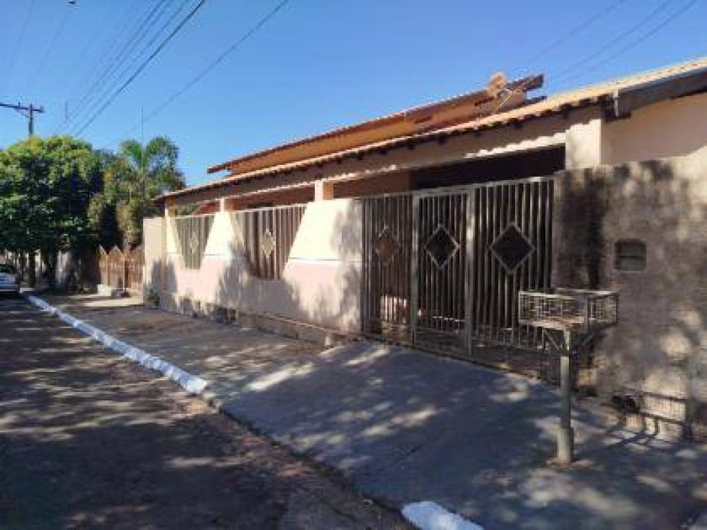 Foto de Casa em leilão no bairro Jardim Maraja em Pacaembu - SP