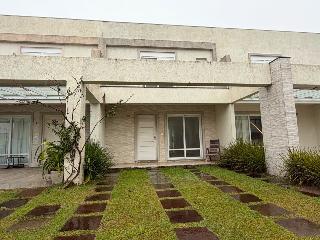 Foto de Casa em leilão no Edifício Pátio Marbella em Porto Alegre - RS
