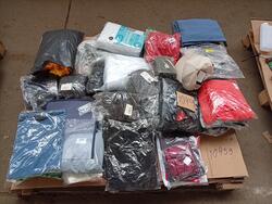 Foto de DIVERSAS ROUPAS DE DIVERSAS MARCAS E MODELOS - PODENDO CONTER ROUPA DE CAMA, CAMISAS, CALÇAS, SHORTS, MOCHILAS, CUECAS, MEIAS, CALCINHAS ENTRE OUTROS ITENS - NO ESTADO QUE SE ENCONTRA