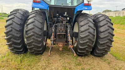 Foto de TRATOR AGRICOLA NEW HOLLAND 7020 4X4, ANO AQUIS.: 2013, SÉRIE: 724CC300861 (Ref: 6)