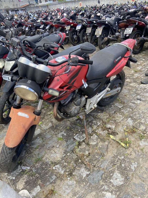 Foto de HONDA/CBX 250 TWISTER, ANO/MOD 2008/2008, COR VERMELHA, COMBUSTIVEL GASOLINA, PLACA MUN7432 - AL, RENAVAM 955616360, ID CHASSI 9C2MC35008R04