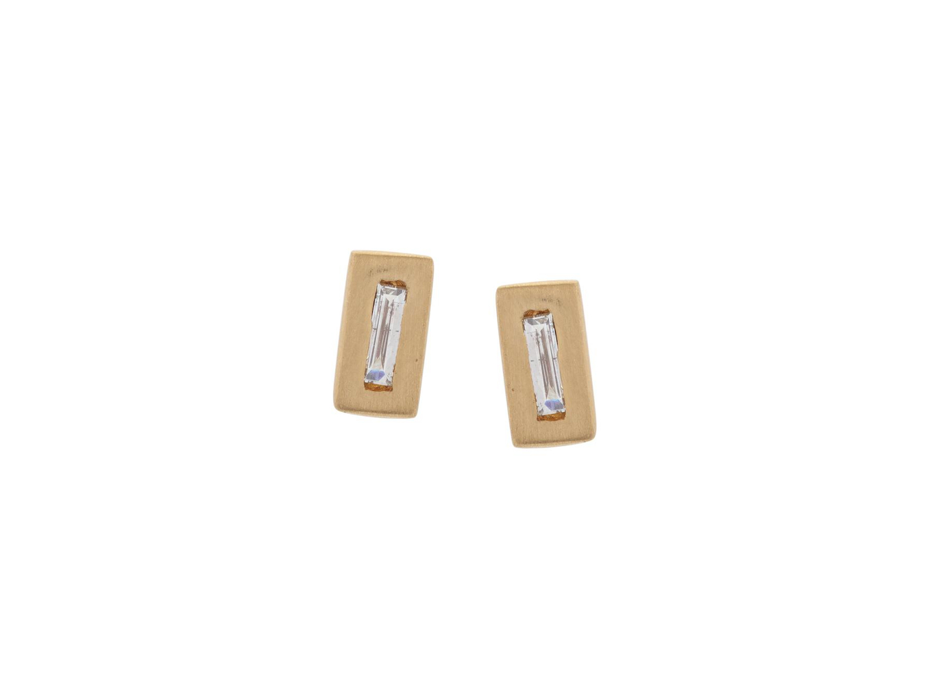 Foto de Par de brincos de ouro amarelo 18k e diamantes lapidação baguete. Cerca de 2,1g.