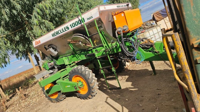 Foto de DISTRIBUIDOR STARA HÉRCULES 10000 INÓX; ANO 2017; PESO: 3.807KG; CAP. DE CARGA: 5M³ - EQUIP