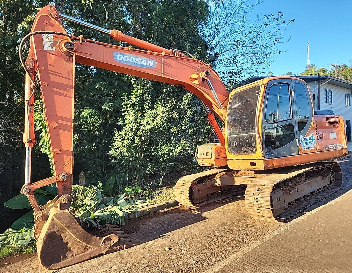 Foto de ESCAVADEIRA HIDRÁULICA DOOSAN DX 140LC ANO: 2011