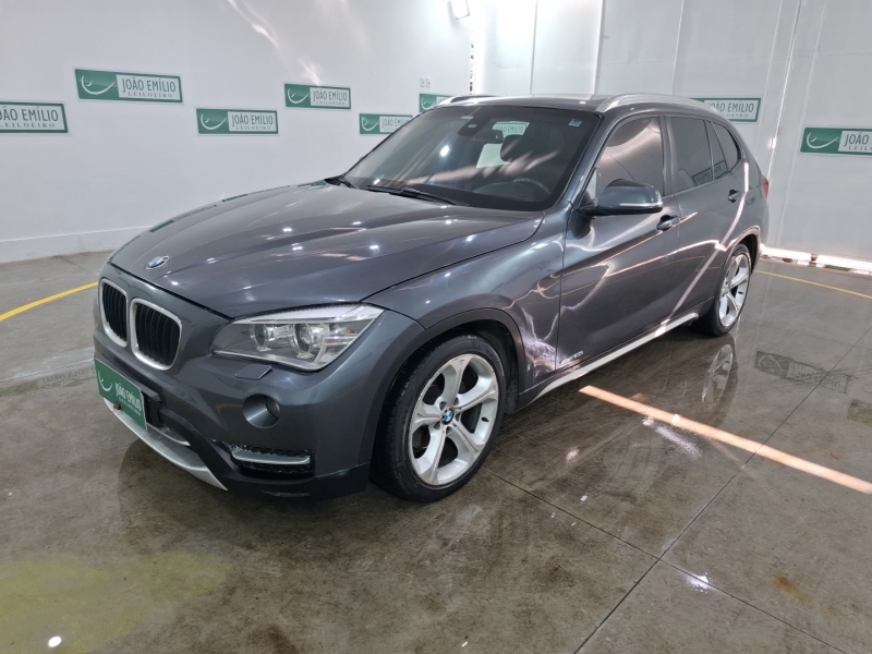 Foto de BMW X1 S DRIVE 20I VL91 PLACA FLH3A08 RENAVAM 00565909657 (BLINDADO)