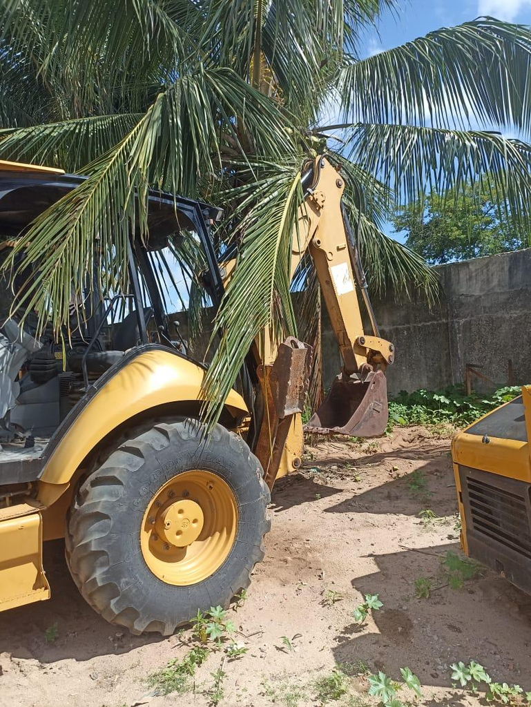 Foto de Retro escavadeira Caterpillar 416e funcionando apenas 5 mil horas trabalhada