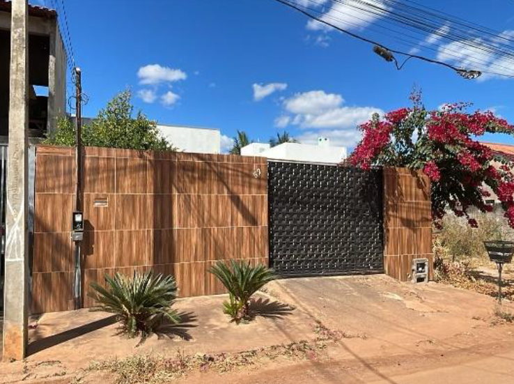 Foto de Casa em leilão no bairro Universitário em Luís Eduardo Magalhães - BA