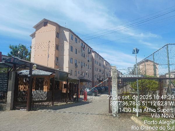 Foto de Apartamento em leilão no bairro Vila Nova em Porto Alegre - RS