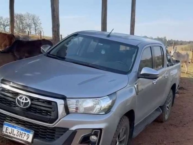 Foto de 40% abaixo na2ª praça Veículo Toyota Hilux , 2019/2020, cor prata R$ 114.386,25 Judicial Jumirim, SP