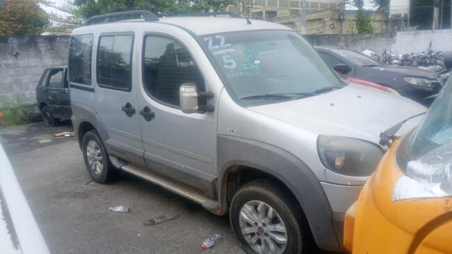 Foto de Fiat/Doblo Adv 1.8 Flex | KPW6955/RJ | 2014/2014 | Chassi: 9BD119409E1113001 | Renavam: 994412185 | Motor: 370A00112581486 | Prata | Alco/Gasol | Veículo Conservado