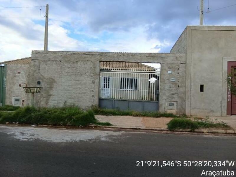 Foto de Casa em leilão no Residencial Sylvio Jose Venturlli em Araçatuba - SP