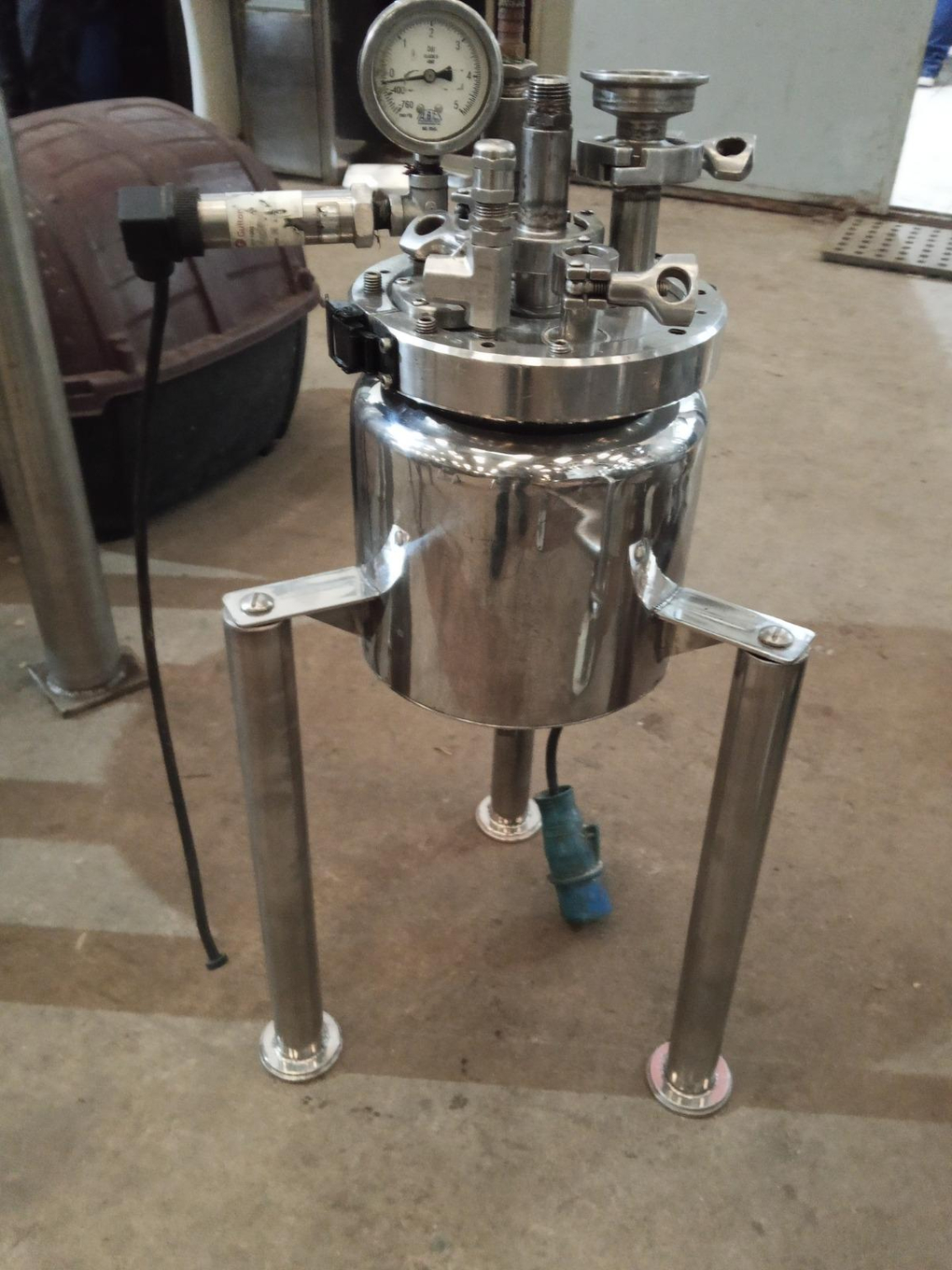 Foto de REATOR EM AÇO INOX COM RESISTENCIA ENCAMISADO, CAPACIDADE 2,5 LITROS