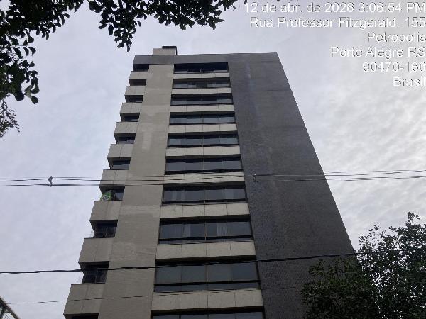 Foto de Apartamento em leilão no Edifício Riveira em Porto Alegre - RS
