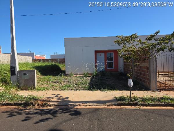 Foto de Casa em leilão no bairro Jardim Girassol em Mirassol - SP