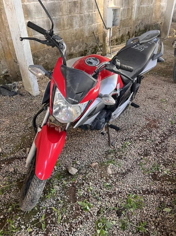 Foto de HONDA/CG 160 TITAN, ANO/MOD 2022/2022, COR VERMELHA, COMBUSTIVEL ALCOOL/GASOLINA, PLACA 1 EMPLAC - N/I, RENAVAM N/I, ID CHASSI 9C2KC2210NR05