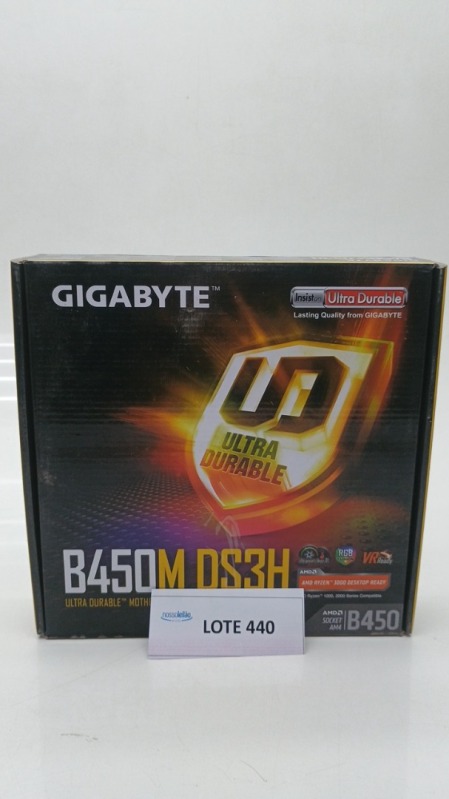 Foto de Placa-Mãe Gigabyte B450M DS3H AMD mATX DDR4 Preto - B450M DS3H