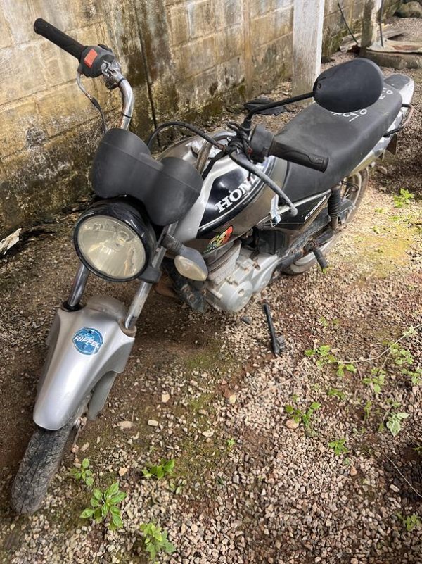 Foto de HONDA/CG 150 TITAN KS, ANO/MOD 2008/2008, COR CINZA, COMBUSTIVEL GASOLINA, PLACA ECS6622 - AL, RENAVAM 982088914, ID CHASSI 9C2KC08108R27836