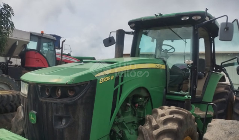 Foto de TRATOR JOHN DEERE 8335R - Vxxxxx3 - 2012