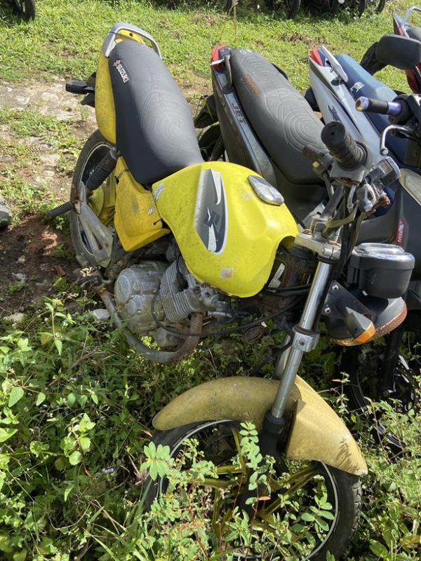 Foto de JTA/SUZUKI EN125 YES CAR, ANO/MOD 2006/2006, COR AMARELA, COMBUSTIVEL GASOLINA, PLACA DRX7813 - AL, RENAVAM 880462922, ID CHASSI 9CDNF41LC6M