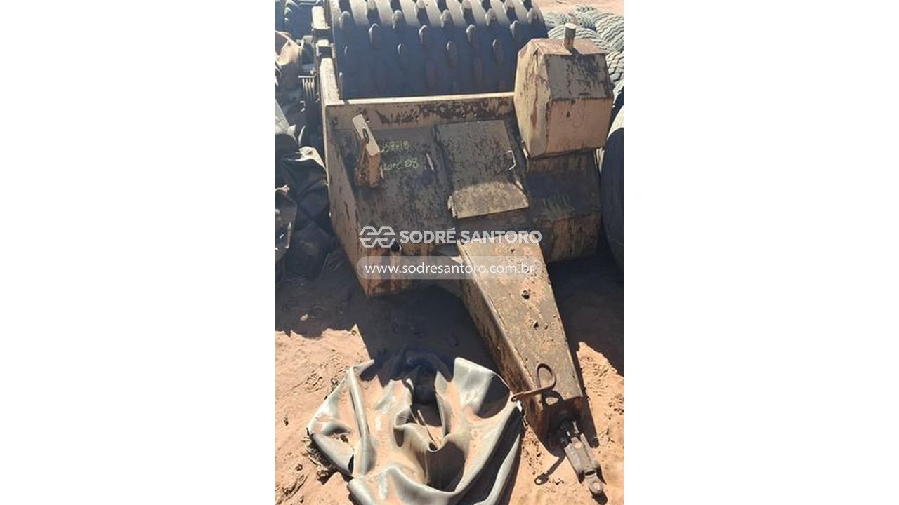 Foto de rolo compactador de arrasto pé de carneiro - 1980