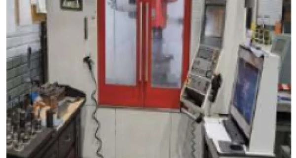 Foto de Fresa CNC Zayer 30KF3000 – CNC19 (Possível modelo: 30KF3000; Tipo: 100010530; Número de série: 130799/00; Fabricante: “Zayer”). Mesa: 3000mm x 1000mm, capacidade sobre a mesa de 20 toneladas, comando FIDIA, data de fabricação: 2000. Em bom estado de uso e