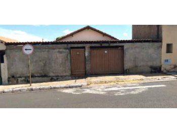 Foto de Casa em leilão no Conjunto Habitacional Gregório Licori em Quintana - SP