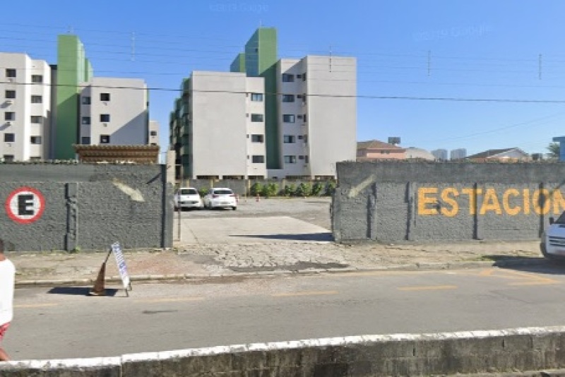 Foto de Comercial em leilão no bairro Vila Maia em Guarujá - SP