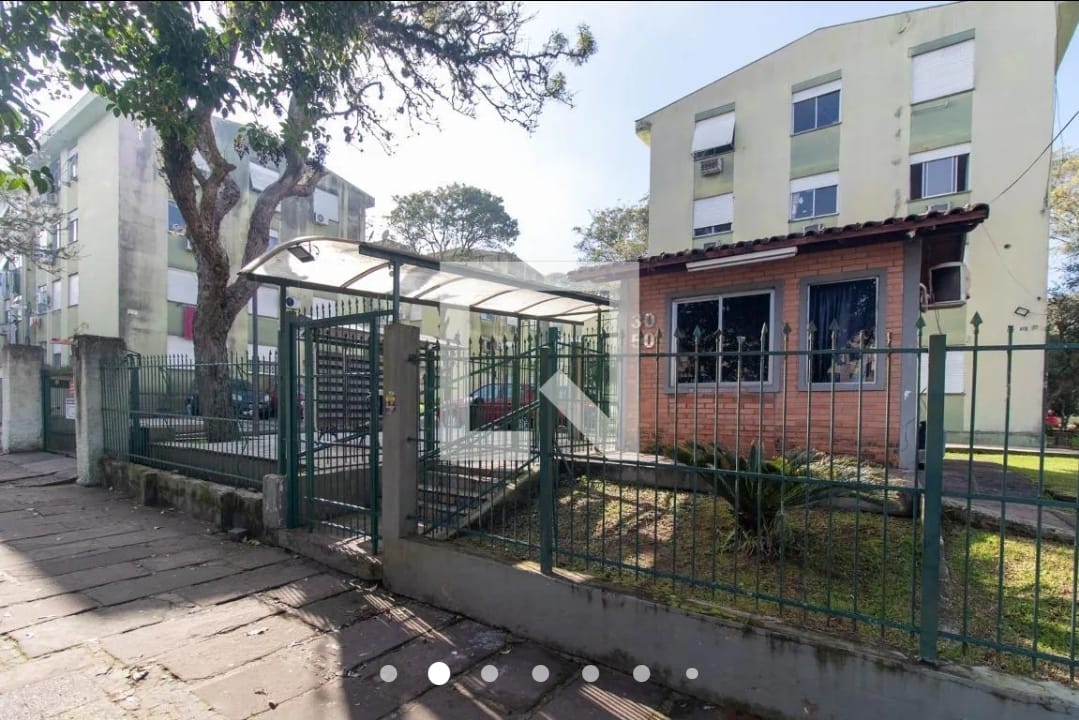 Foto de Apartamento em leilão no bairro Vila Nova em Porto Alegre - RS