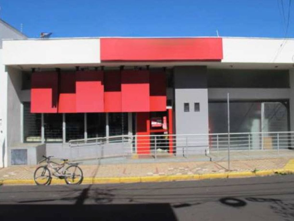 Foto de Comercial em leilão no bairro Centro em Dourado - SP