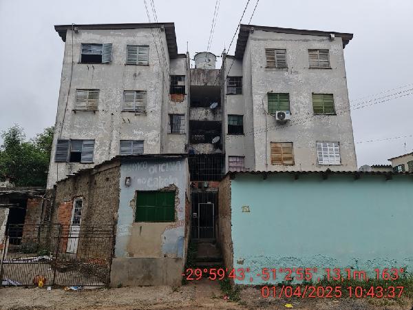 Foto de Apartamento em leilão no bairro Maria Regina em Alvorada - RS
