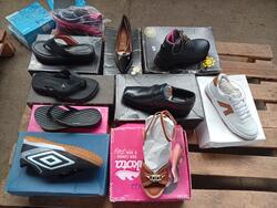 Foto de TÊNIS QIX CHORÃO PRO MODEL - TÊNIS ANACAPRI VIRGINIA FONSECA - TÊNIS GHOST II CAMINHADA - CHUTEIRA UMBRO ADAMANT - SANDÁLIAS E CALÇADOS - E MAIS DIVERSOS ITENS. NO ESTADO QUE SE ENCONTRAM.