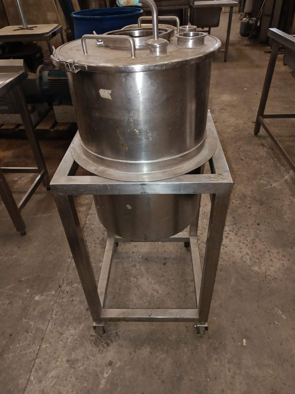 Foto de TANQUE PULMÃO EM AÇO INOX COM RODIZIO, CAP 65 LITROS