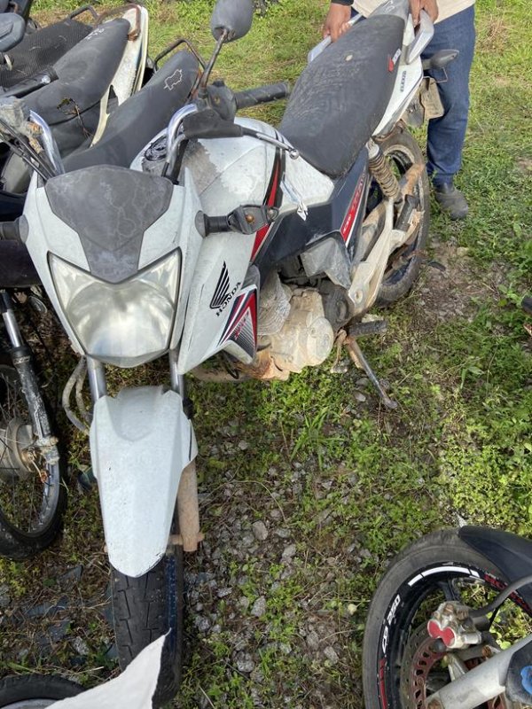Foto de HONDA/CG 160 TITAN EX, ANO/MOD 2015/2016, COR BRANCA, COMBUSTIVEL ALCOOL/GASOLINA, PLACA QLB5320 - AL, RENAVAM 1072508246, ID CHASSI 9C2KC22