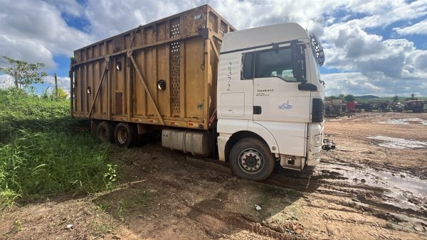 Foto de CAMINHÃO MAN/TGX 29.440 6X4 T, ANO/MOD 2014/2015, COR BRANCA, COMBUS DIESEL, PLACA QKX7854, Nº 2372. (APROX. 203.087 KMS RODADOS)