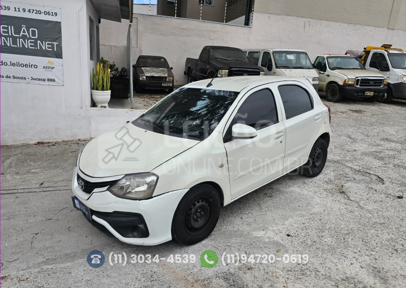 Foto de TOYOTA/ETIOS HB X 13L MT; 2017/2018; BRANCA; ALCO./GASOL. - FUNCIONANDO