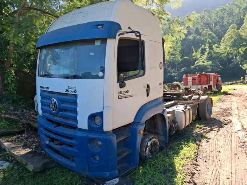Foto de VOLKSWAGEN /25.390 CTC 6X2 (TRACAO)
