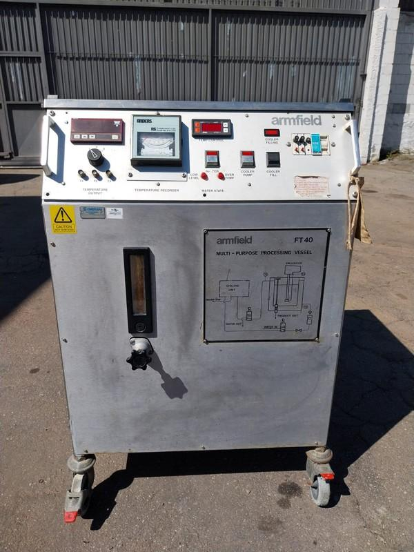 Foto de PASTEURIZADOR ARMIFIELD FT 40 (FINALIDADE: PROJETADA PARA PESQUISA E DESENVOLVIMENTO EM ESCALA MINIATURA, CAPAZ DE MISTURAR, EMULSIFICAR, AQUECER, PASTEURIZAR, INCUBAR, RESFRIAR E CURAR ALIMENTOS.) (R