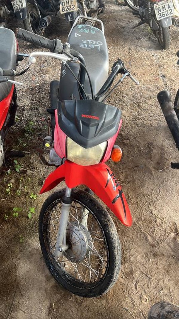 Foto de HONDA/POP100, ANO/MOD 2012/2012, COR VERMELHO, COMBUSTIVEL GASOLINA, PLACA OHE9820 - AL, RENAVAM 498528340, ID CHASSI 9C2HB0210CR501526, ID