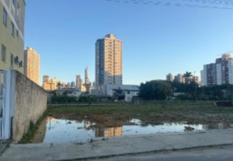 Foto de Terreno em leilão no bairro São Bento em Itapema - SC